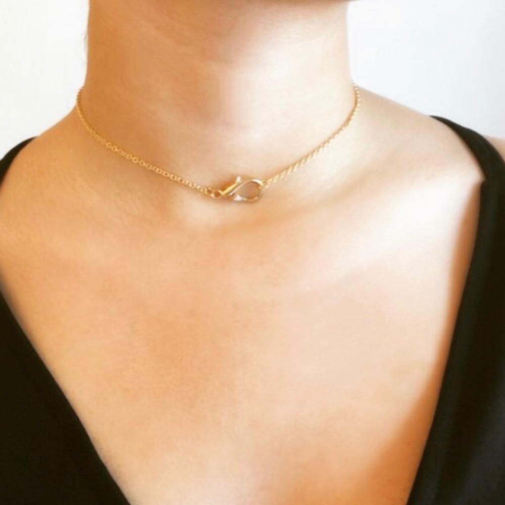 ✨Gold Clasp Choker✨